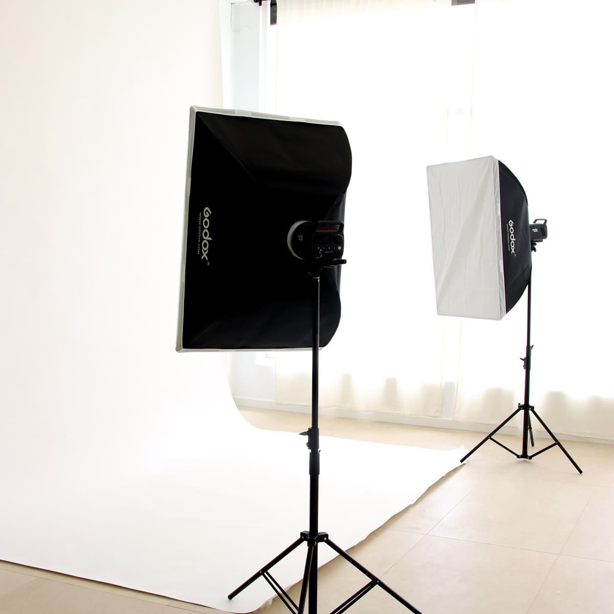 Ciclorama y focos Godox en Studio AR en Valencia